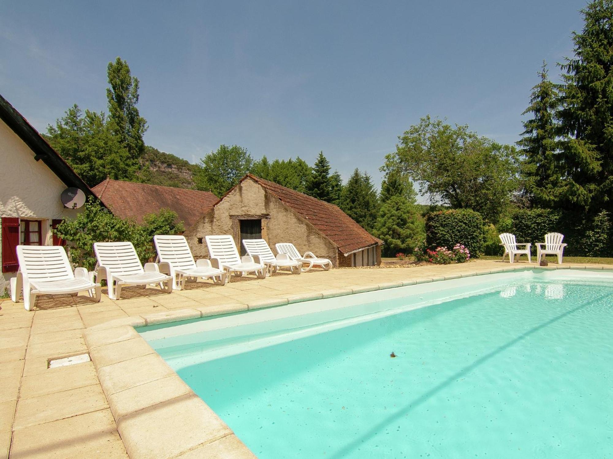 Appealing Apartment In Vezac With Swimming Pool Beynac-et-Cazenac ภายนอก รูปภาพ