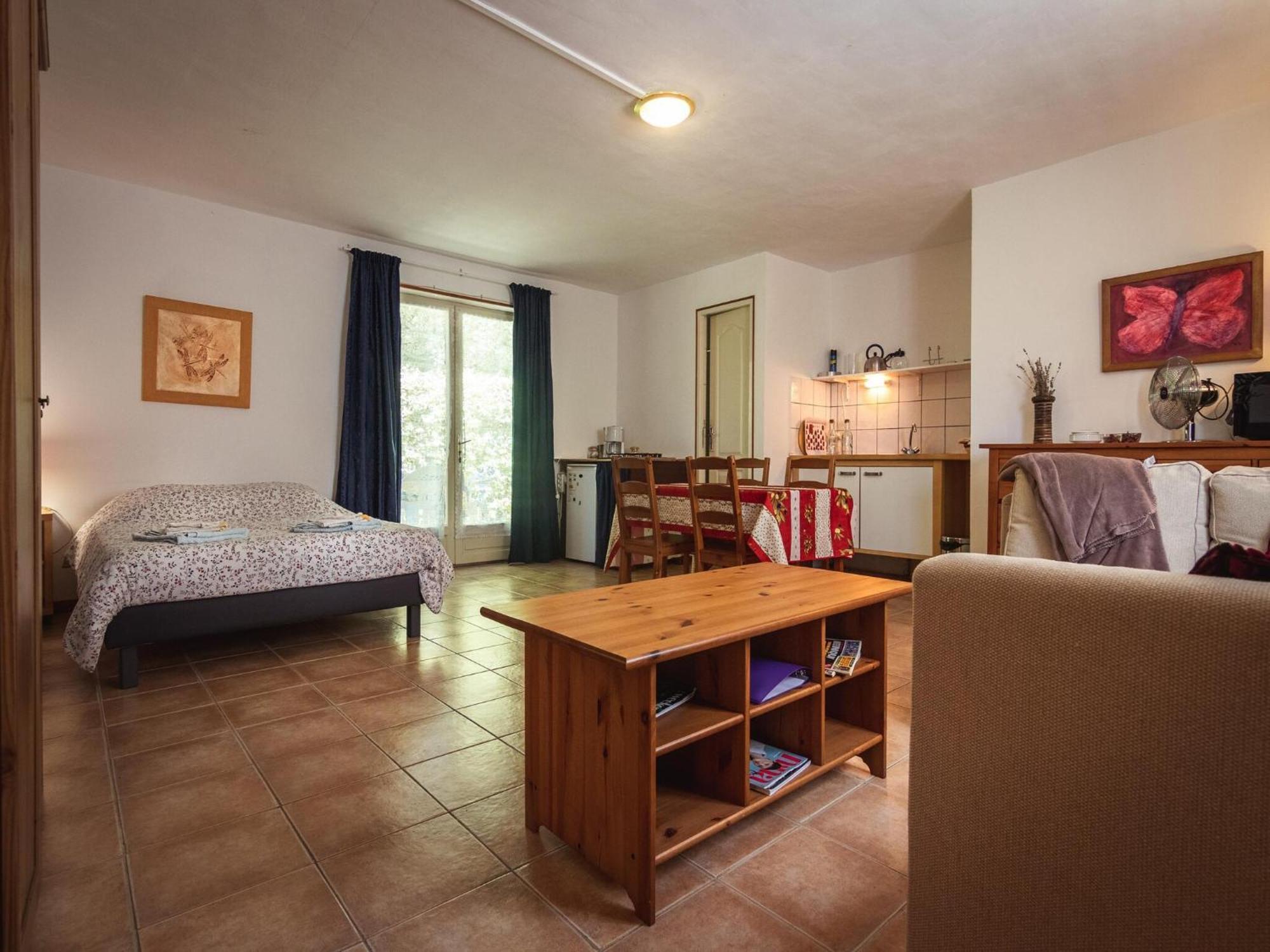Appealing Apartment In Vezac With Swimming Pool Beynac-et-Cazenac ภายนอก รูปภาพ