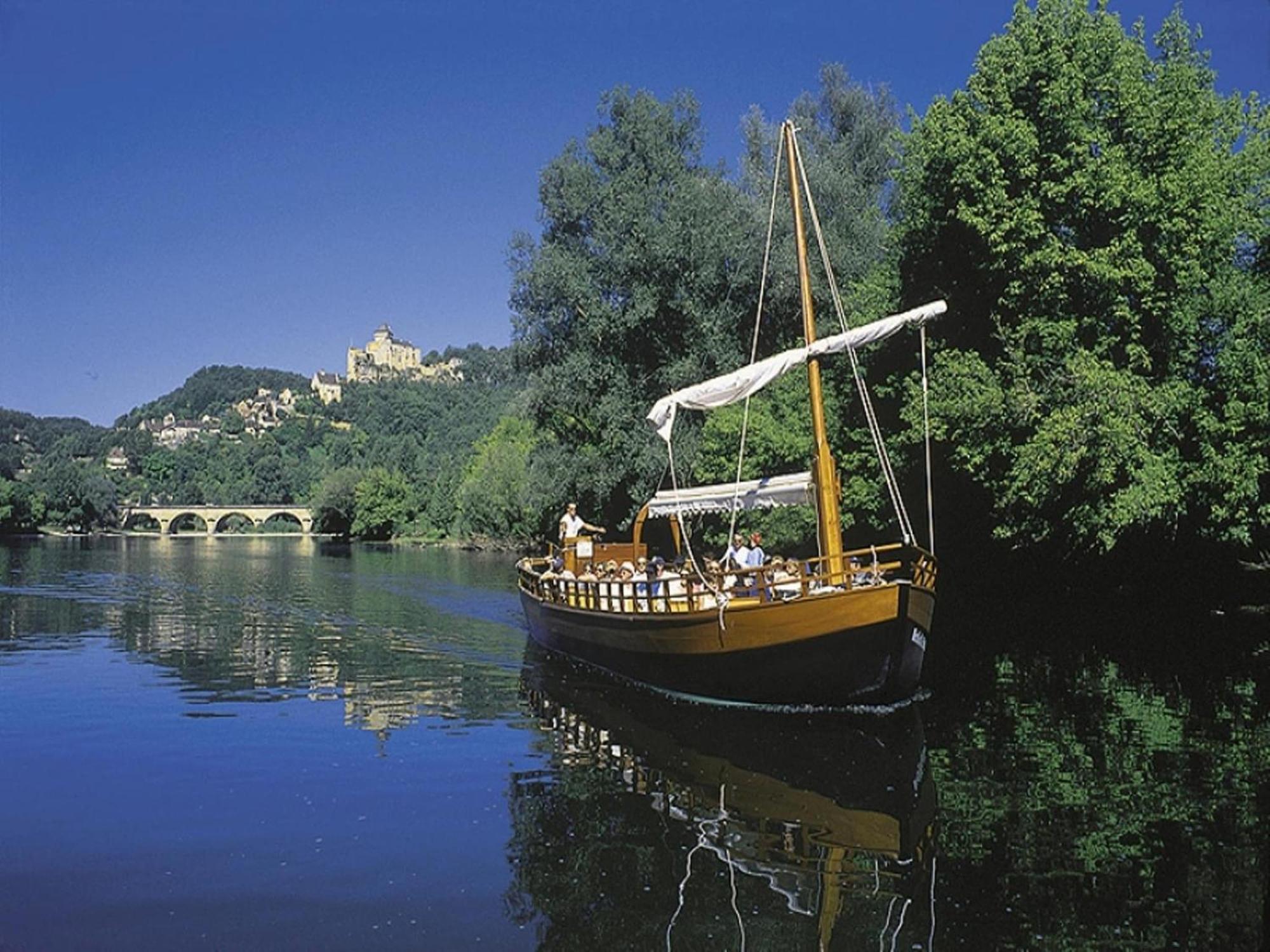 Appealing Apartment In Vezac With Swimming Pool Beynac-et-Cazenac ภายนอก รูปภาพ