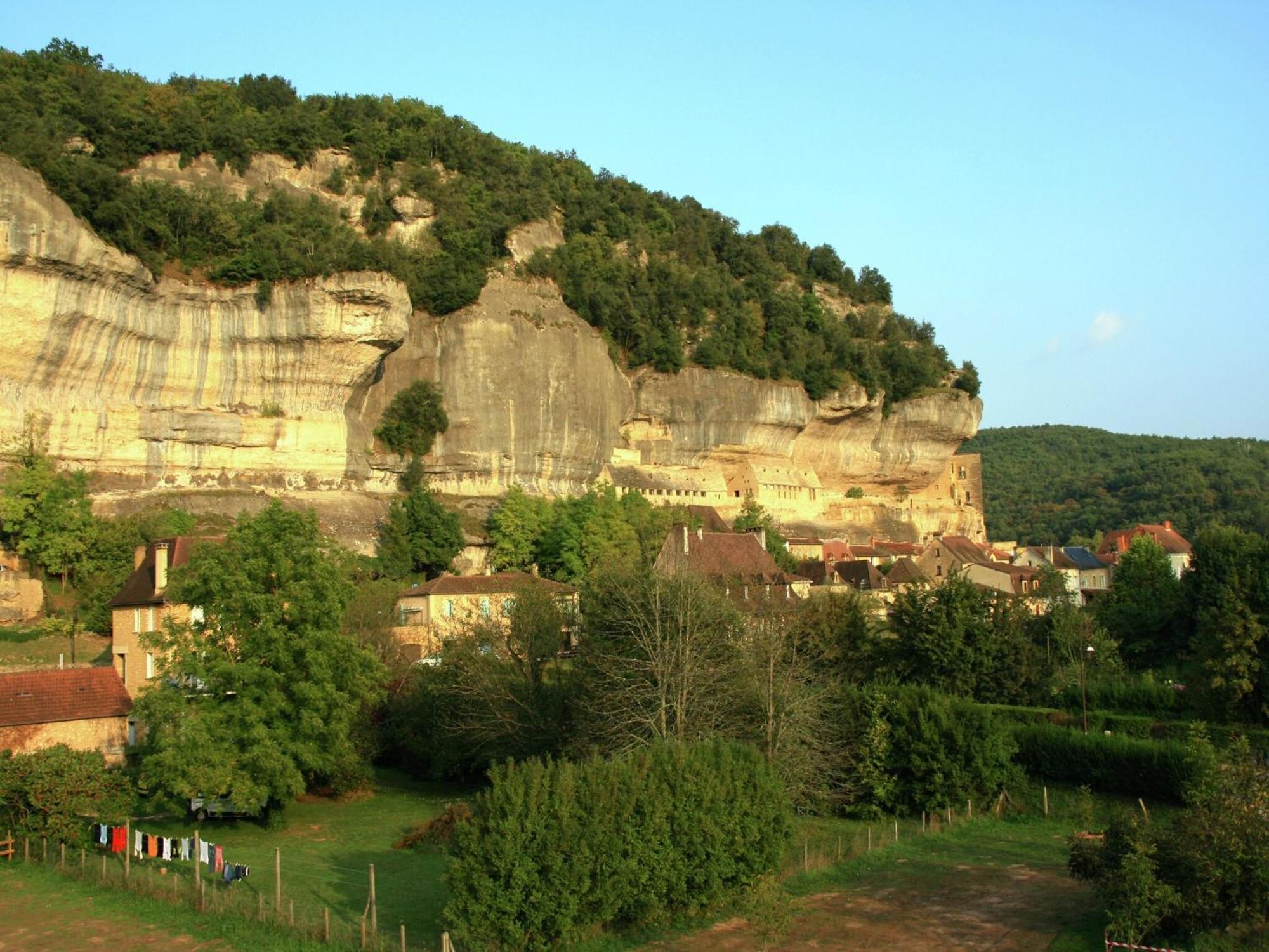 Appealing Apartment In Vezac With Swimming Pool Beynac-et-Cazenac ภายนอก รูปภาพ